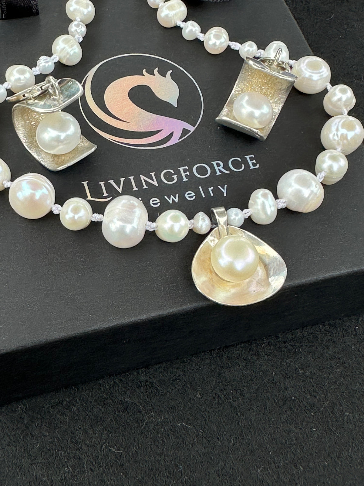 Haven - Pearl Necklace and earrings set