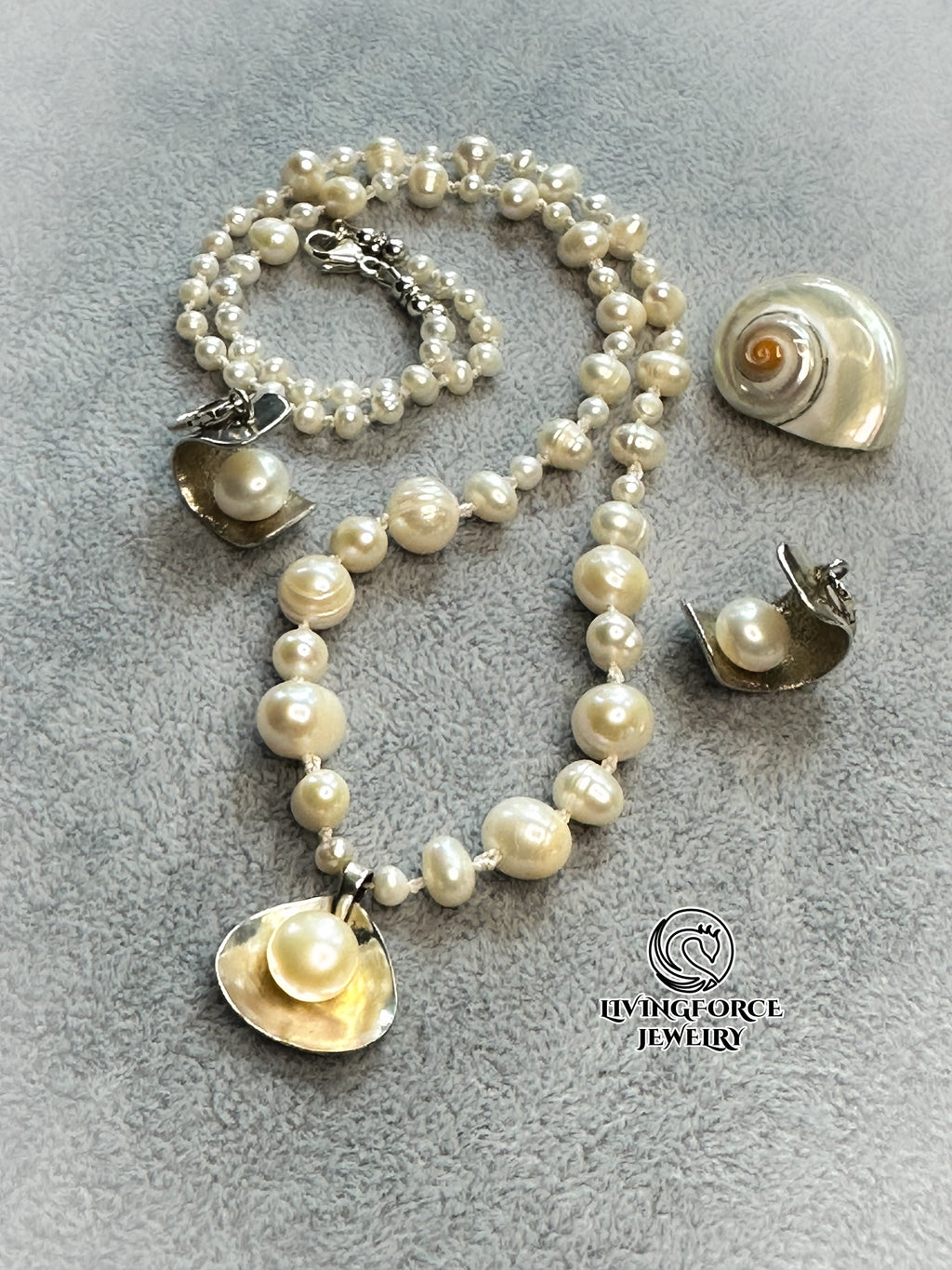 Haven - Pearl Necklace and earrings set