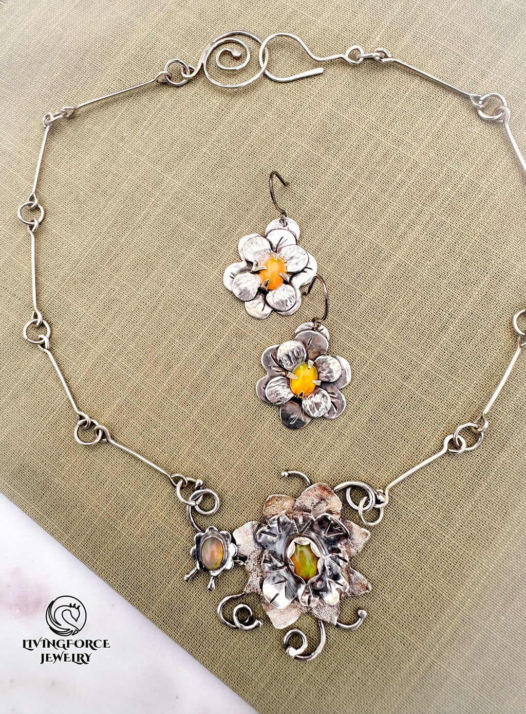 Bloomfire opal Necklace