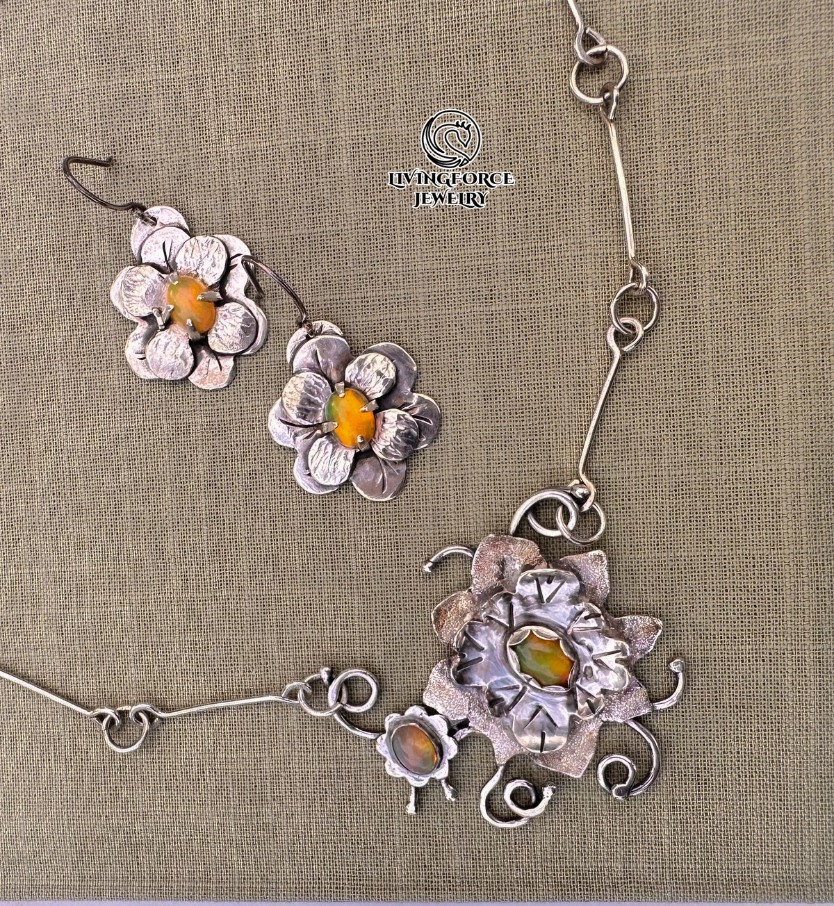 Bloomfire opal Necklace