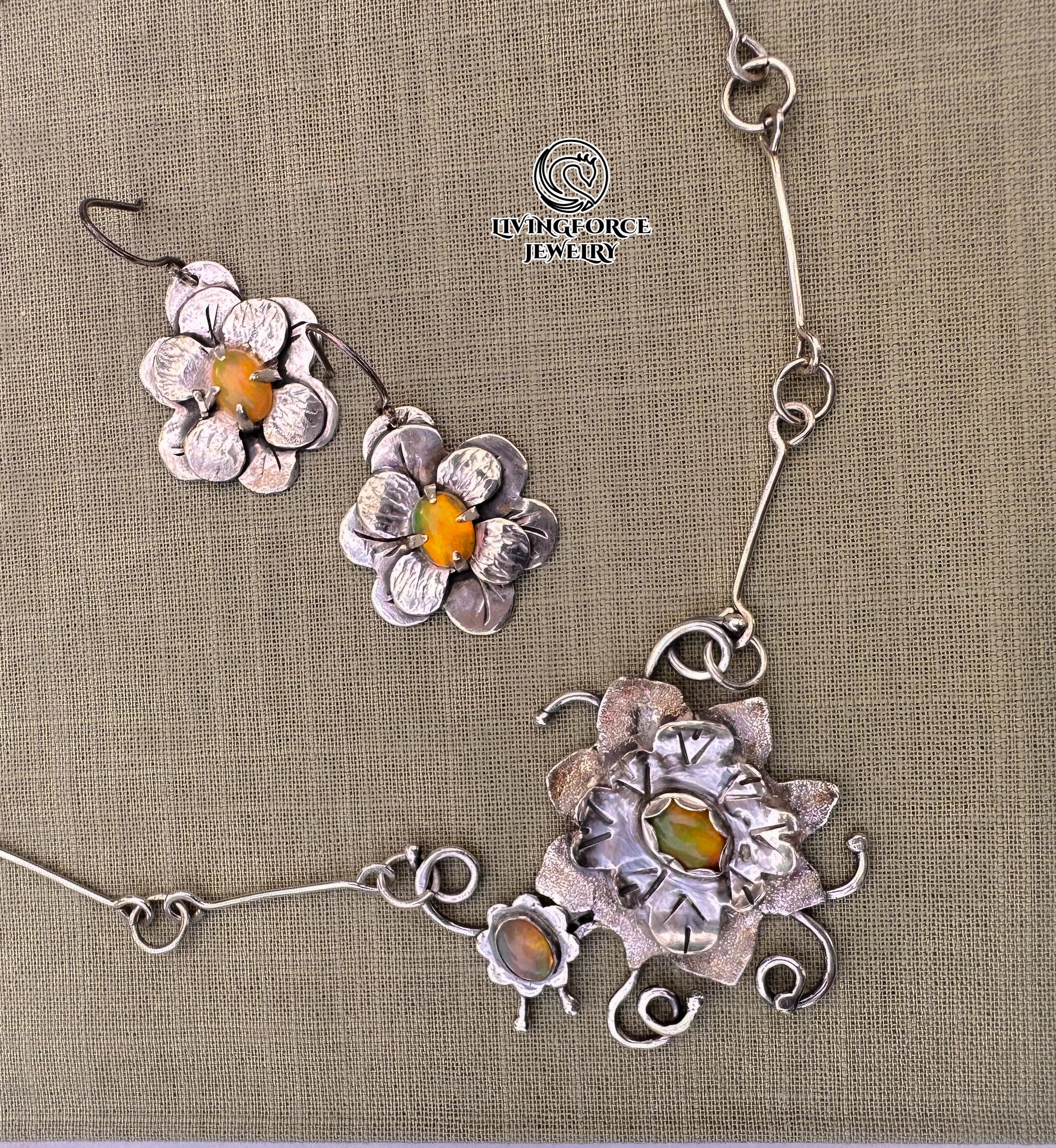 Bloomfire opal Necklace