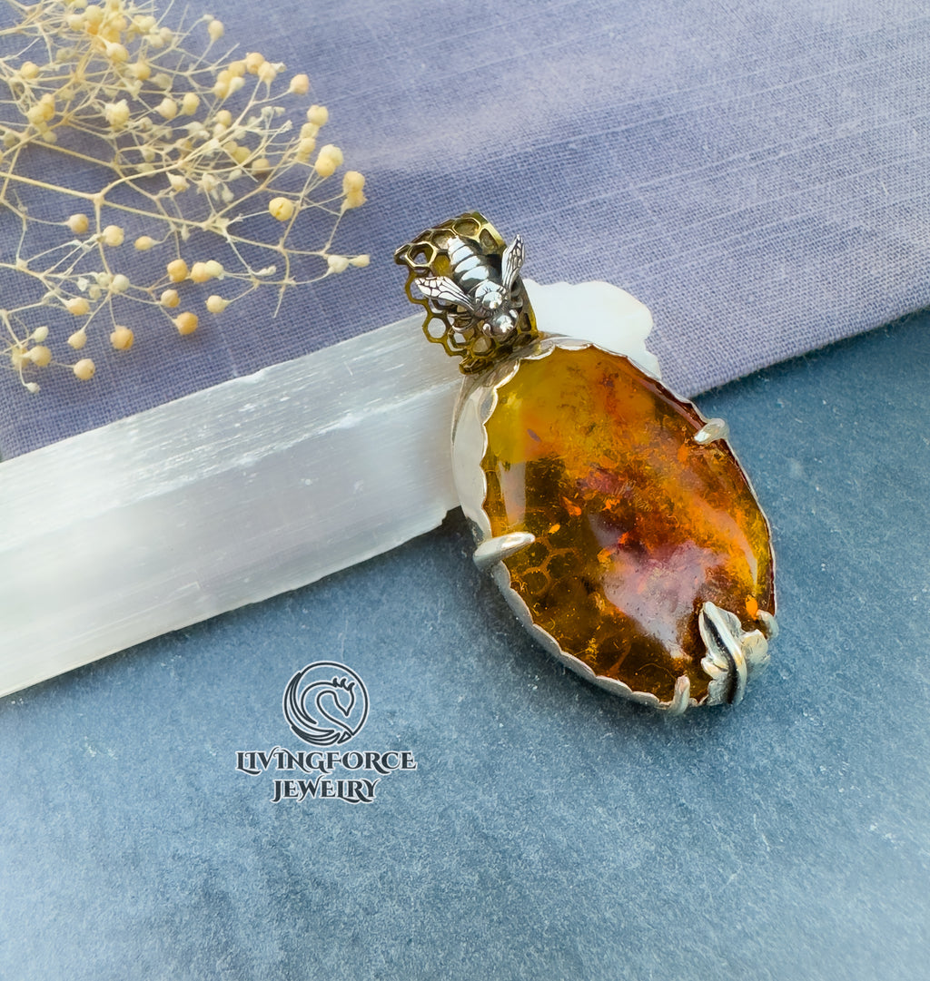 Apis Aureus Talisman, Amber pendant