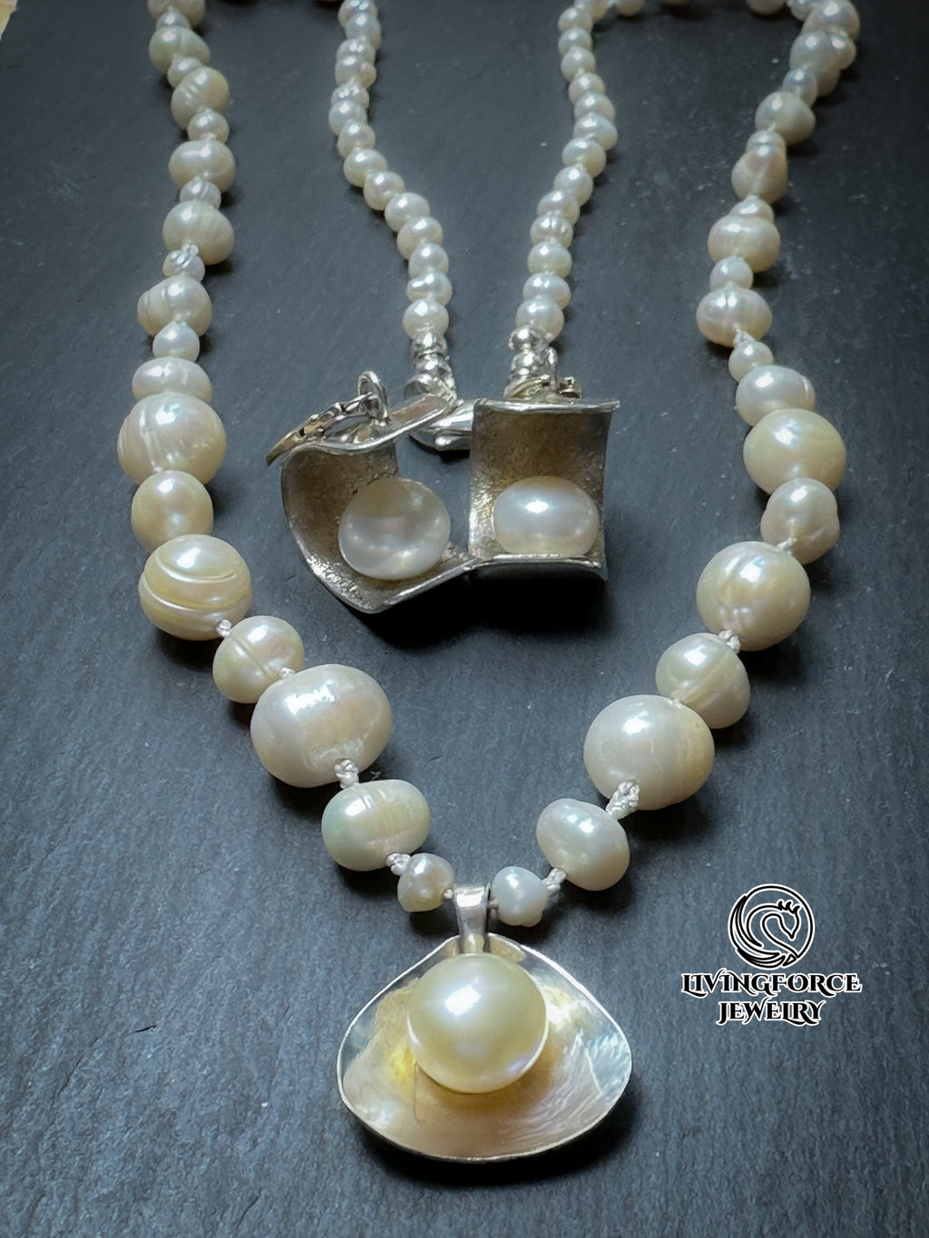 Haven - Pearl Necklace and earrings set