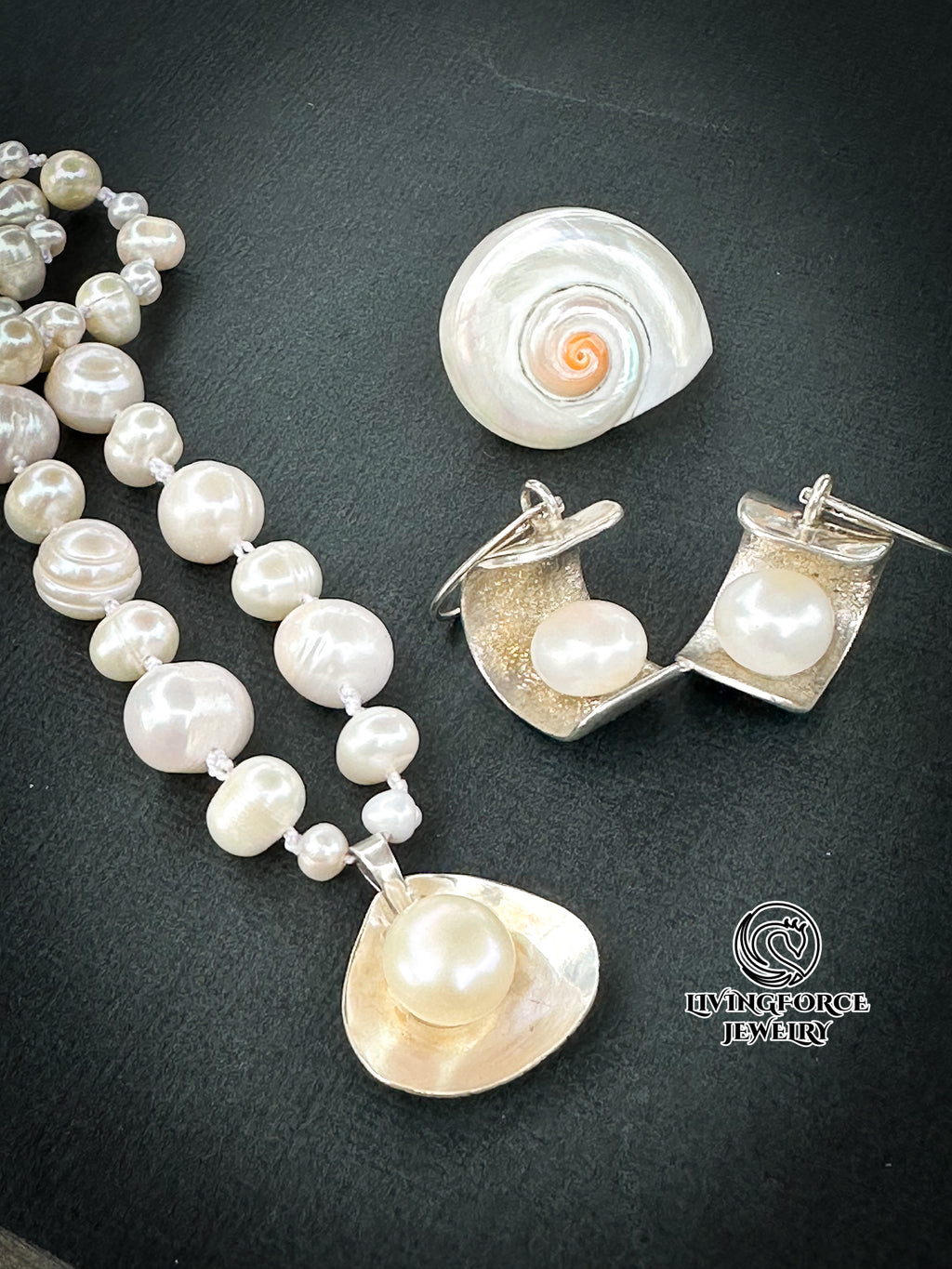 Haven - Pearl Necklace and earrings set