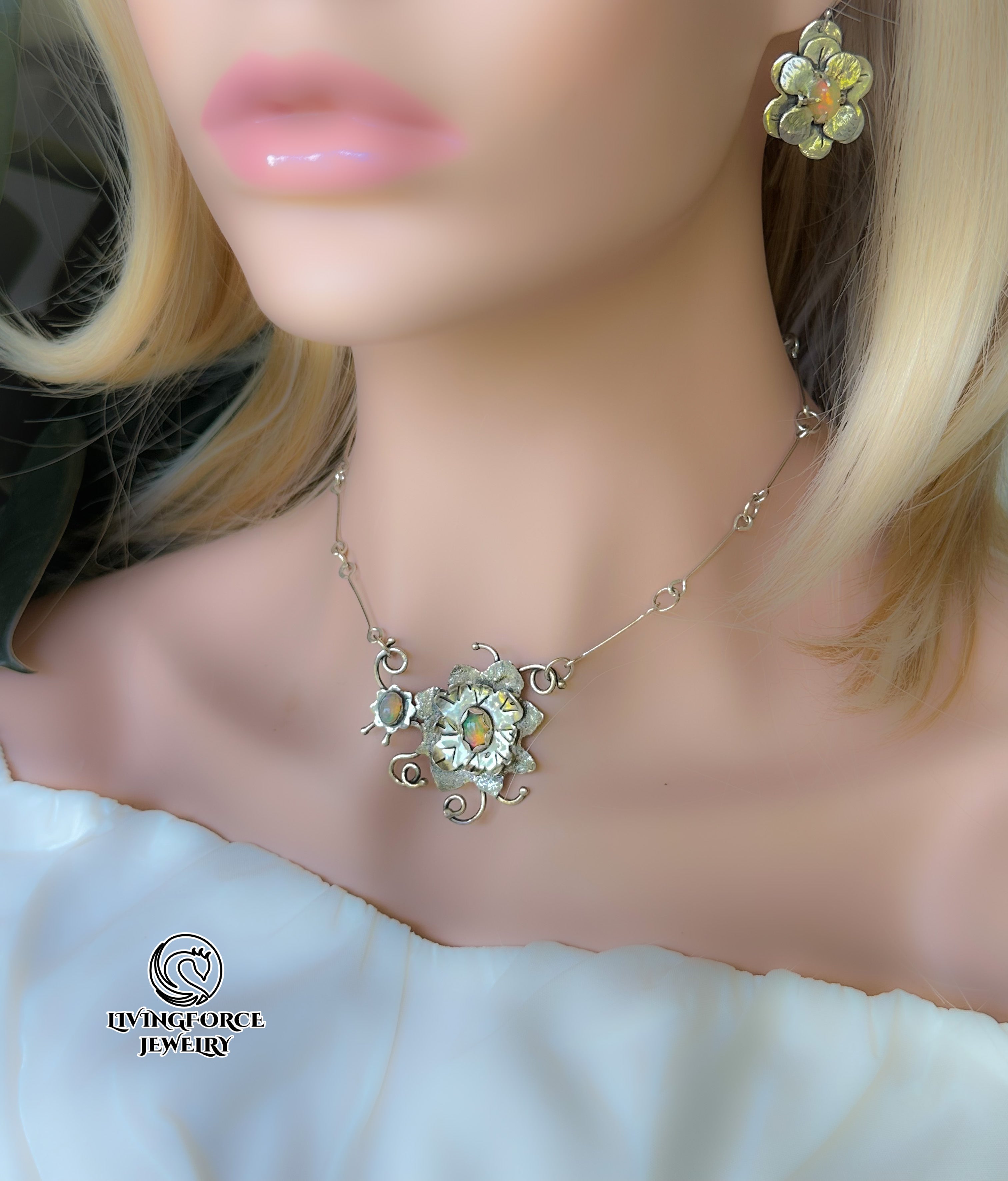 Bloomfire opal Necklace