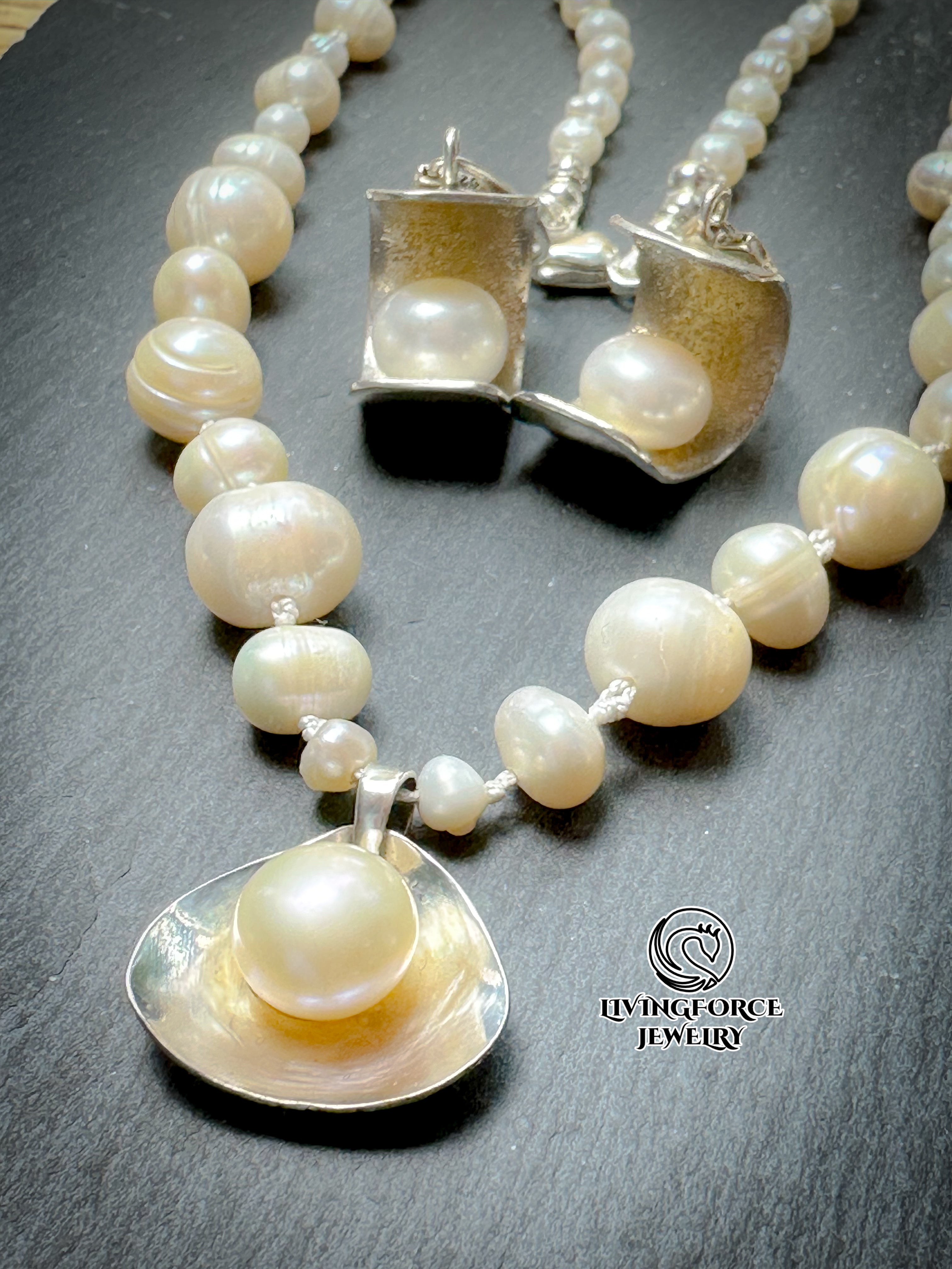 Haven - Pearl Necklace and earrings set