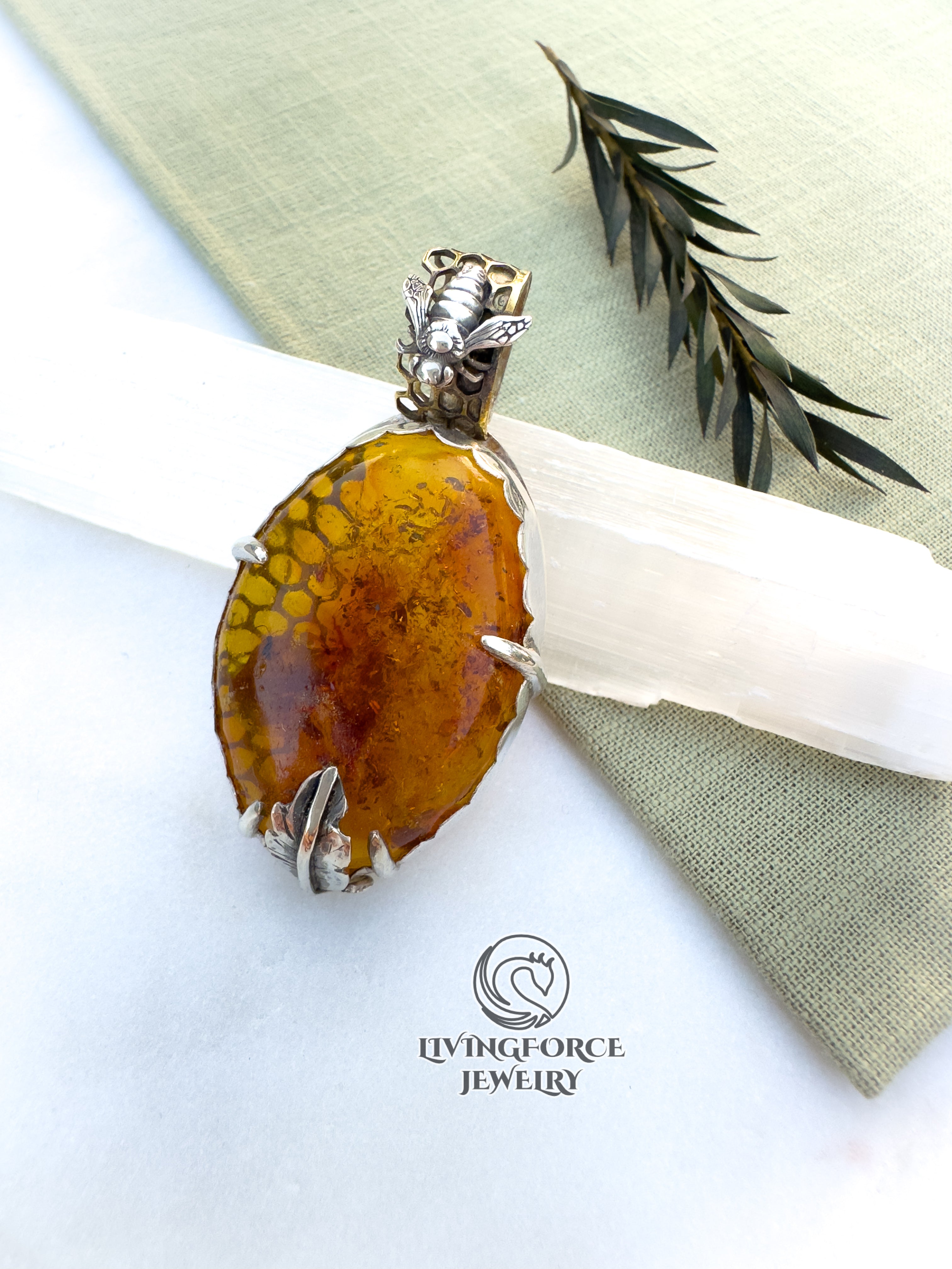 Apis Aureus Talisman, Amber pendant