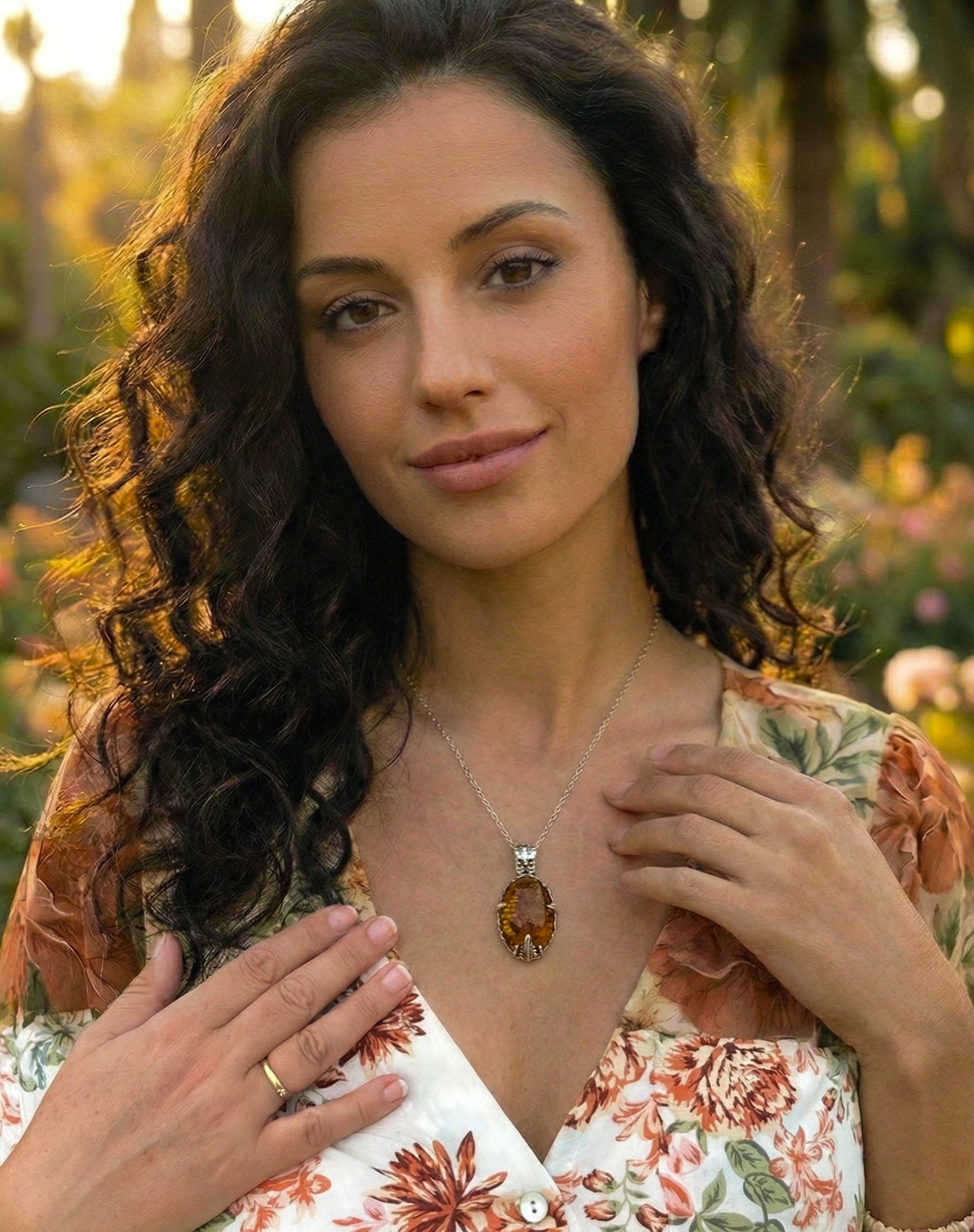 Apis Aureus Talisman, Amber pendant