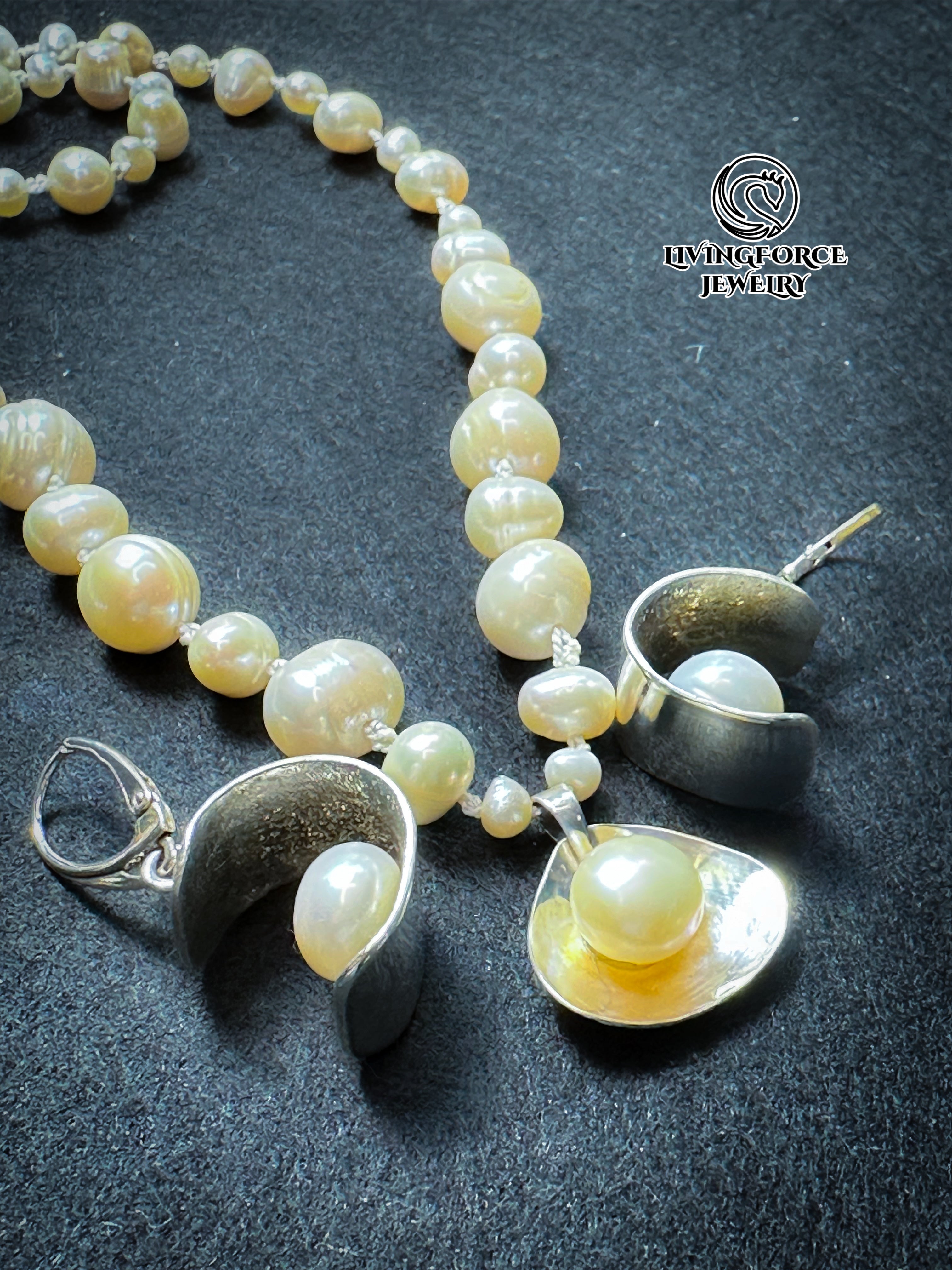 Haven - Pearl Necklace and earrings set