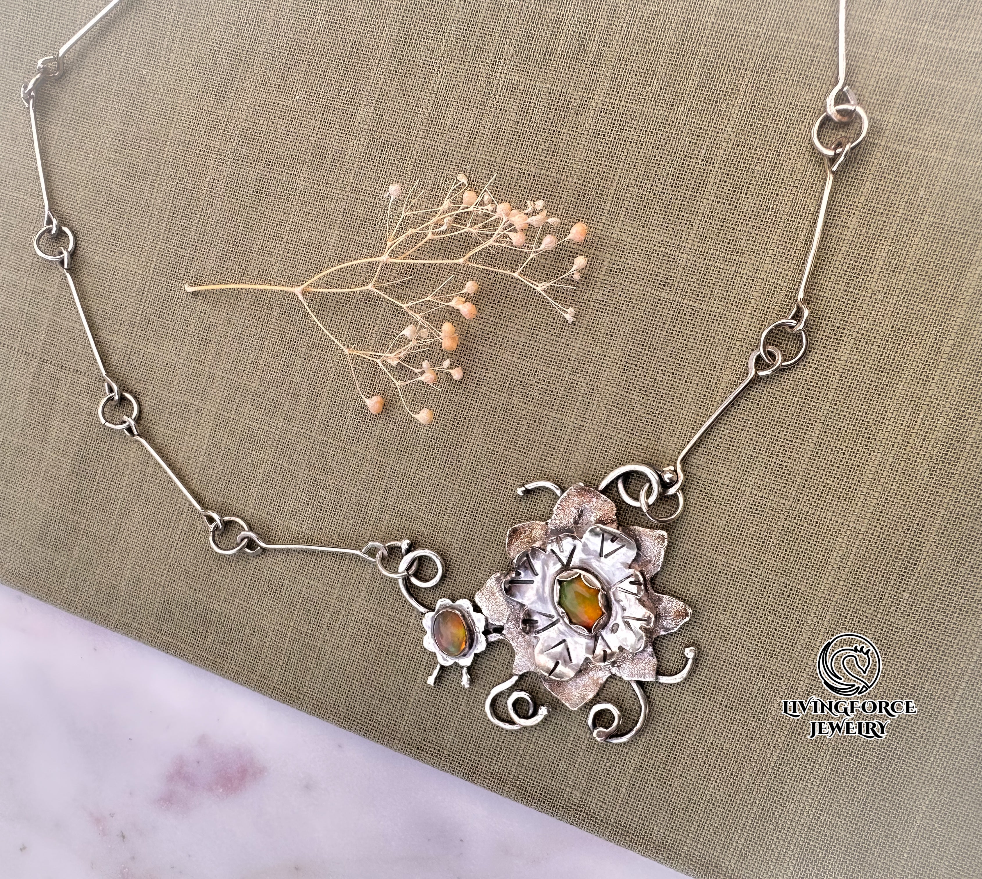 Bloomfire opal Necklace