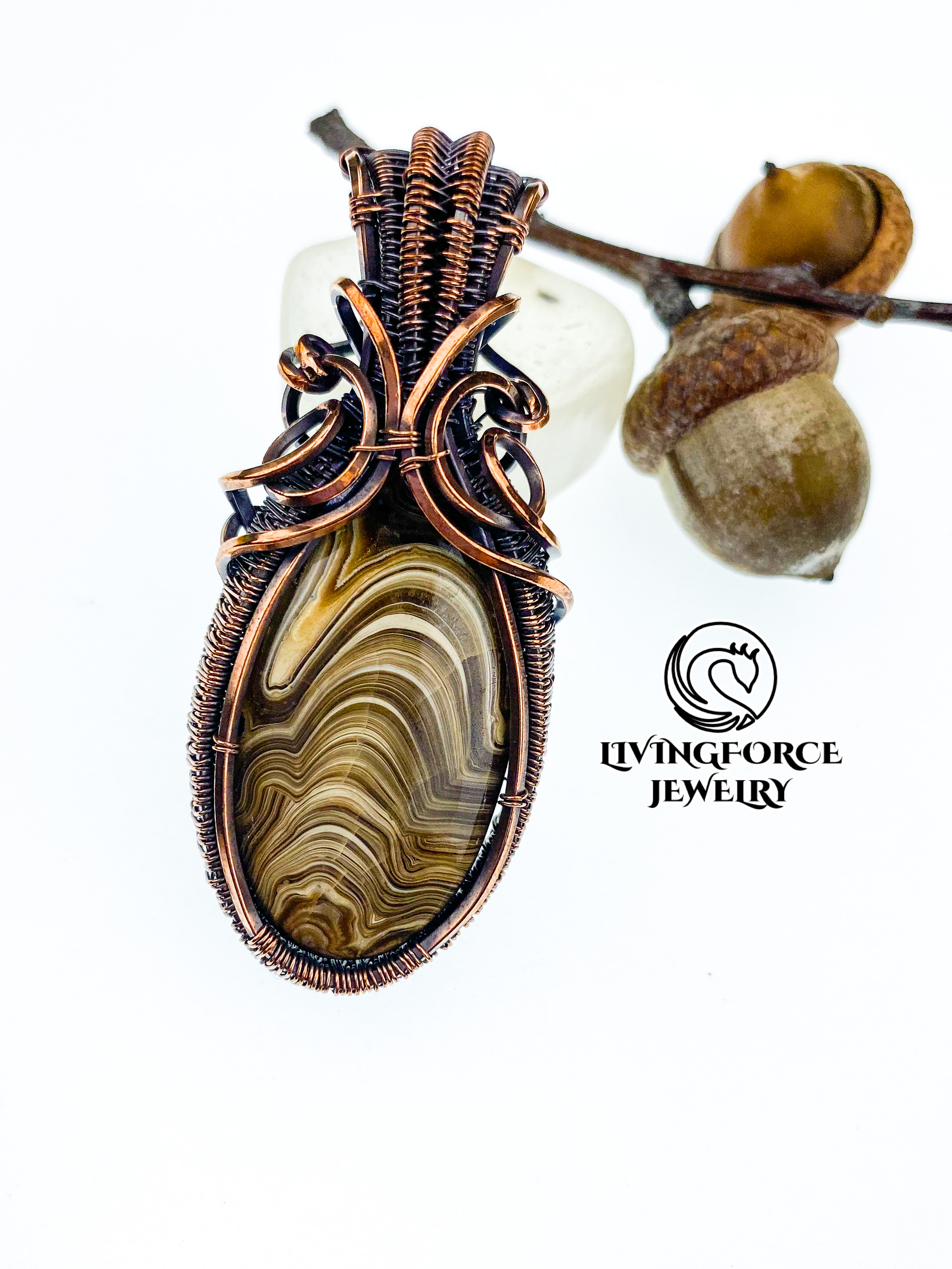 Erlea Talisman, Wood Schalenblende, Wire Wrapped Statement Pendant